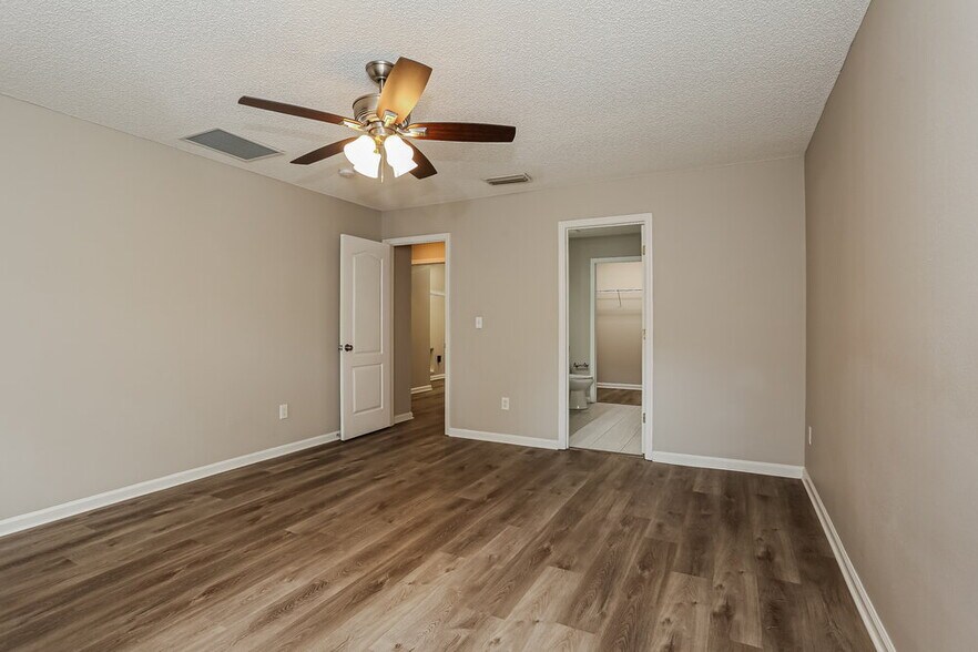 Building Photo - 12248 Pebble Point Dr W