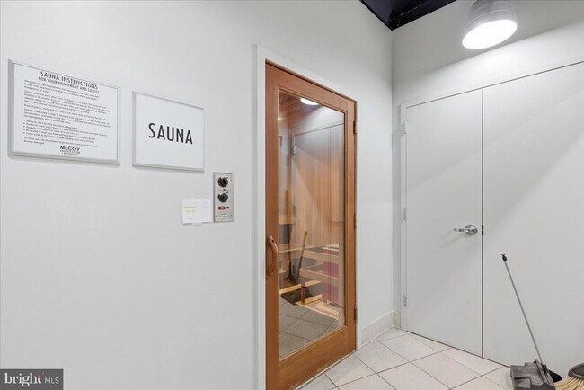 Building Photo - 1111 Arlington Blvd