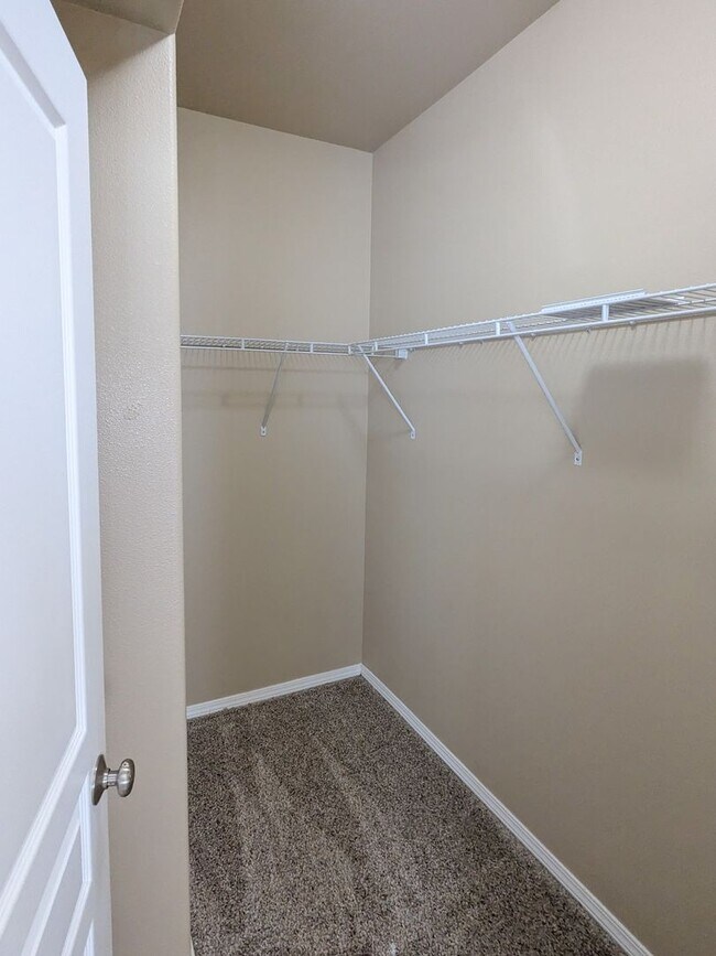 Building Photo - 5997 Blue River Dr SE