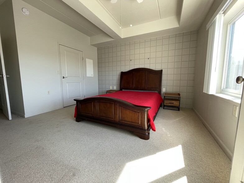 Building Photo - 400 N Richmond St