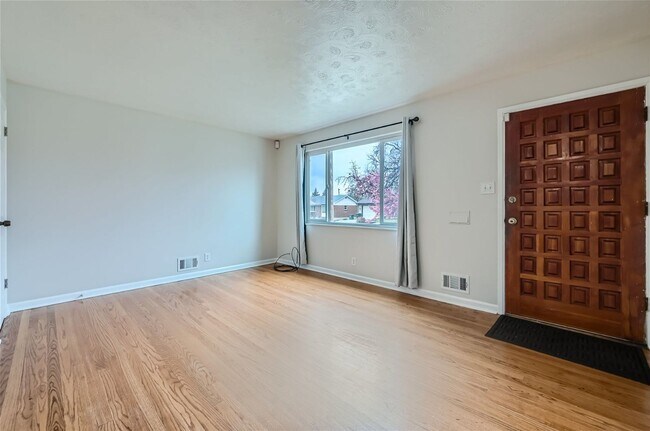 Building Photo - Great location! Updated 3Bed/2Bath Ranch with full basement, wood floors, and large fenced-in-yard!