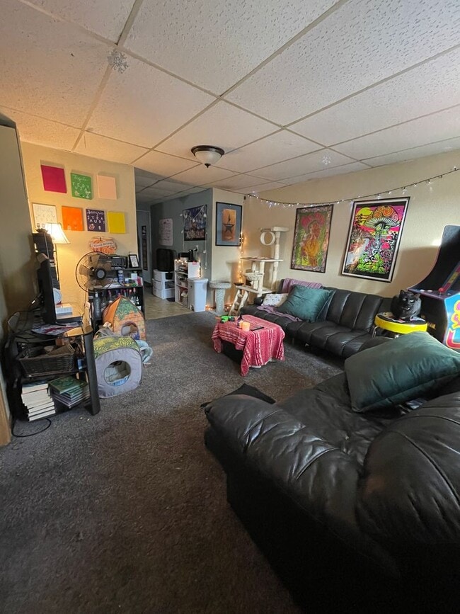 Building Photo - 2 Bedroom Apartment – Walk to UW-La Crosse...