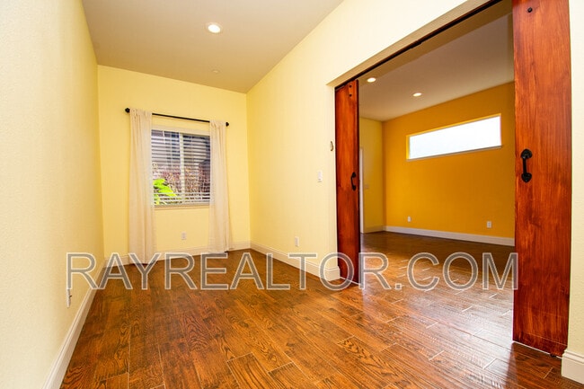 Building Photo - 40 Encina Ave