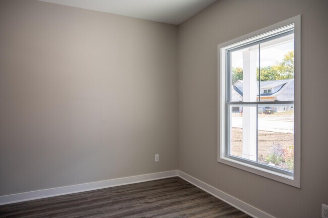 Building Photo - 8452 Oak Shade Cir