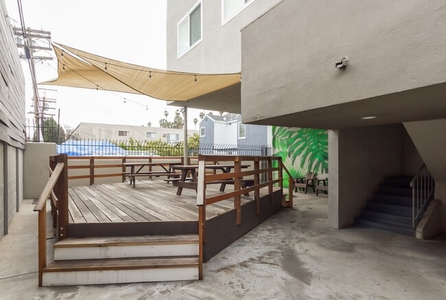 Building Photo - 932 South Westmoreland Avenue, Unit 308