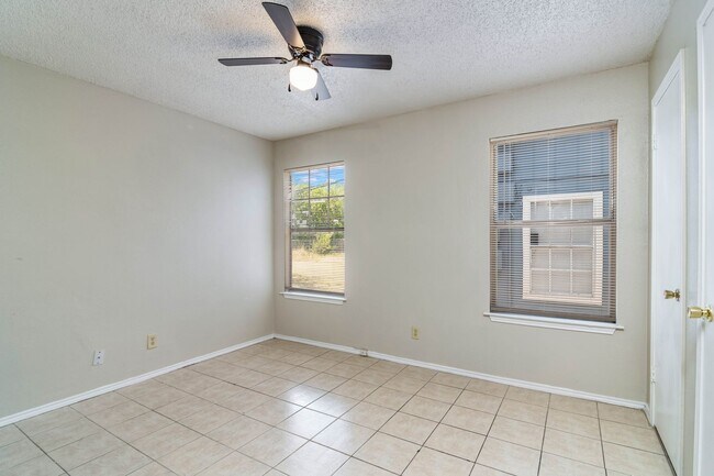 Building Photo - 2 Bedroom Duplex
