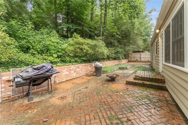 Building Photo - 2986 Mornington Dr NW