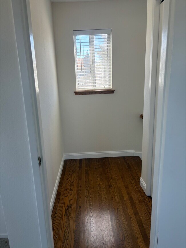 Building Photo - Charming 3 bed, 2 bath with office on San ...