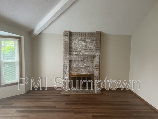 Building Photo - 14745 SW Surrey Ct