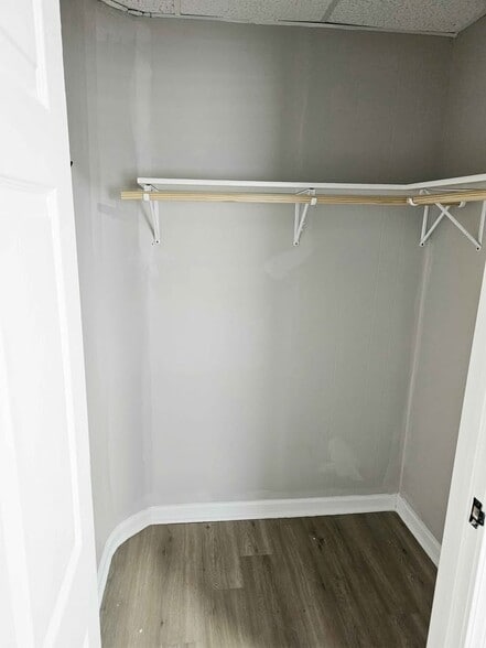 Building Photo - 313 Elm St