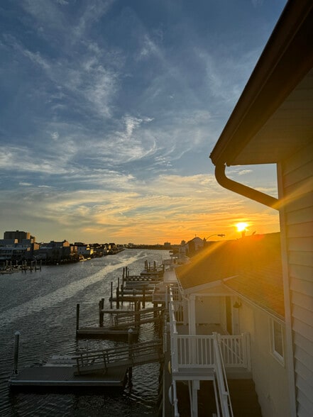 Primary Photo - 3914 South Blvd