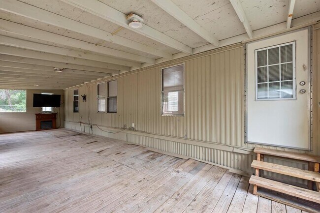 Building Photo - 1611 San Gabriel Ranch Rd