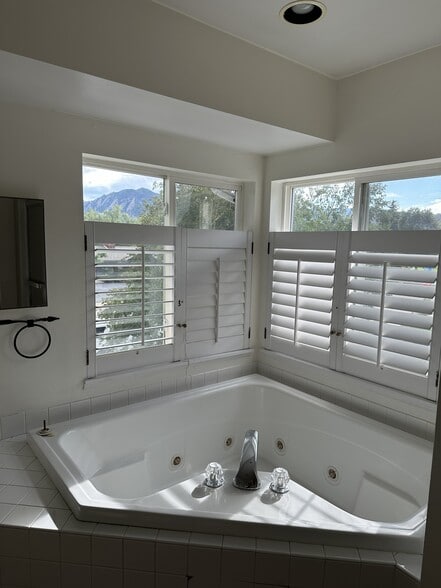 Building Photo - 2623 Sherwood Cir