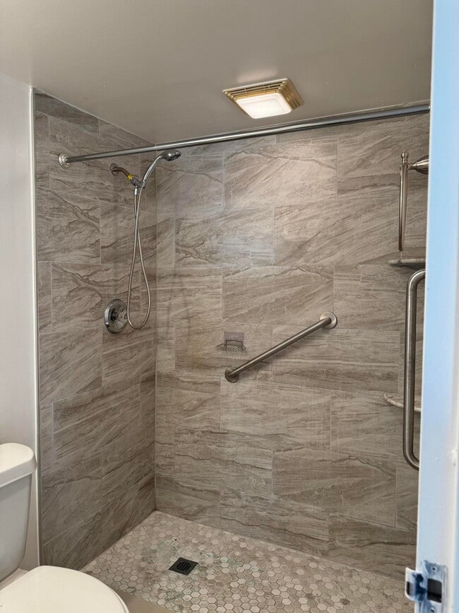 Building Photo - 103 Saxony C