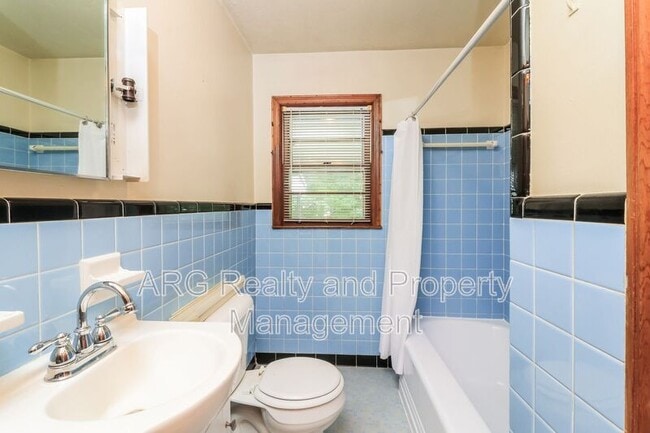 Building Photo - 6822 Wallis Dr