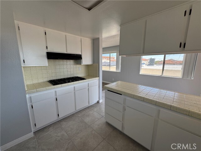 Building Photo - 1236 W 8th St