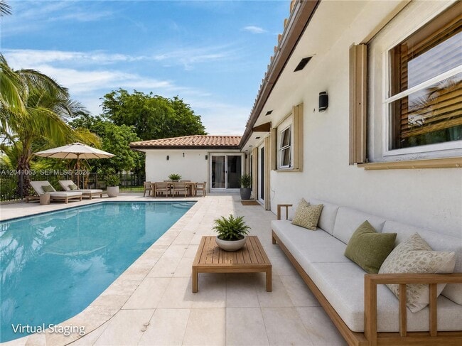 Building Photo - 16641 Royal Poinciana Dr