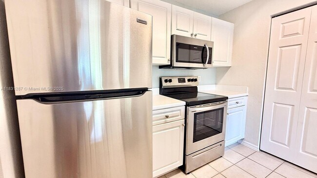 Building Photo - 2807 Veronia Dr