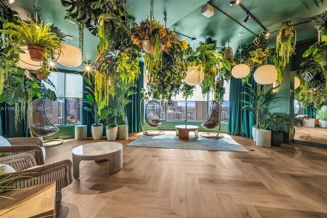 Building Photo - 121 NE 5th St