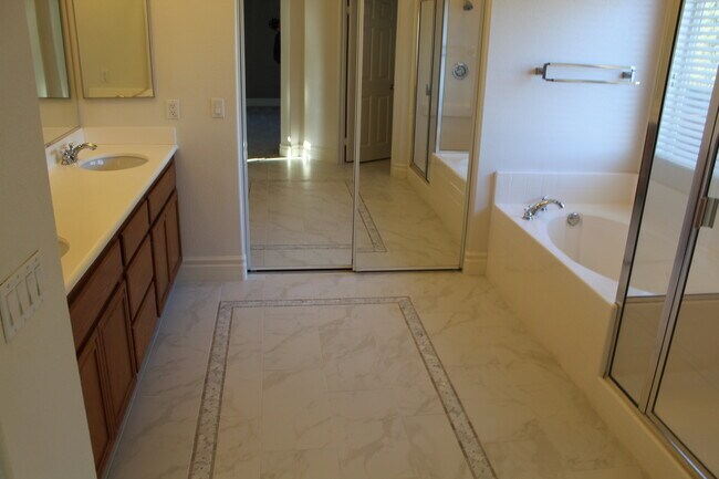 Building Photo - 35703 Date Palm St