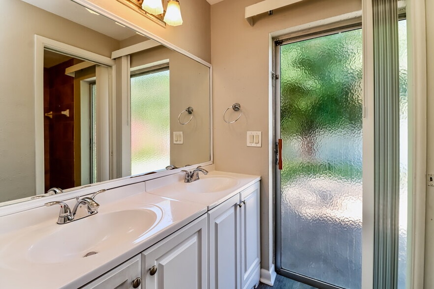 Building Photo - 2859 60th Ave S