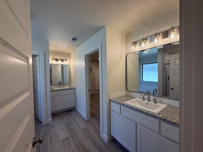 Building Photo - 10502 Beaufort Ave