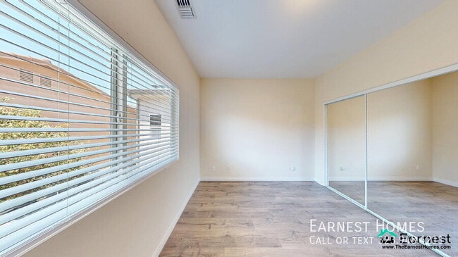 Building Photo - 20300 Vanowen St