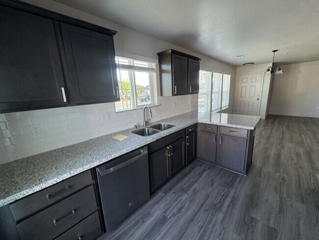 Building Photo - 2377 Oakmont Cir