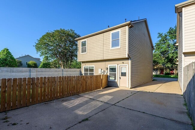 Building Photo - 9631 Coyote Creek Dr