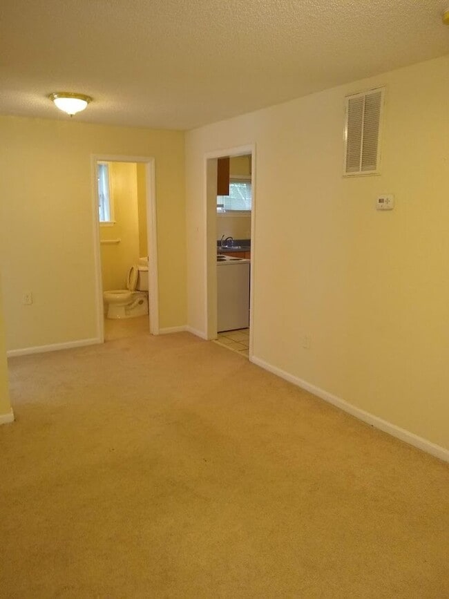 Building Photo - Chapel Hill/South Merritt Mill Road Apartment