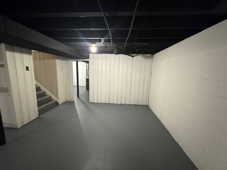 Building Photo - Fully Renovated 3-Bedroom Home – Move-In R...