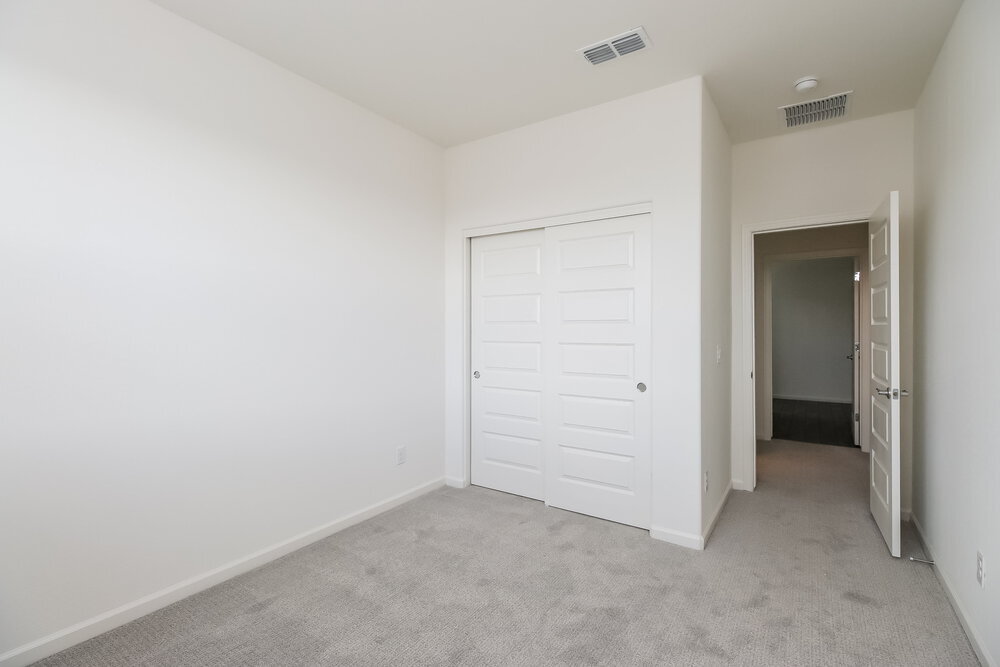 Building Photo - 2055 S Saguaro Dr