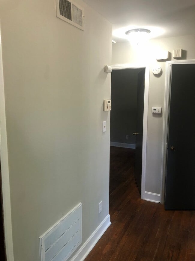 Building Photo - 3024-3026 Amity Garden Duplex