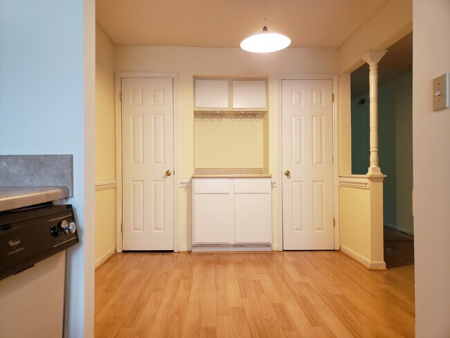 Building Photo - Coming Soon! Spacious 2BR, 2BA Condo in Desirable Chapel Hill Community
