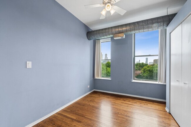 Building Photo - 811 S Lytle St