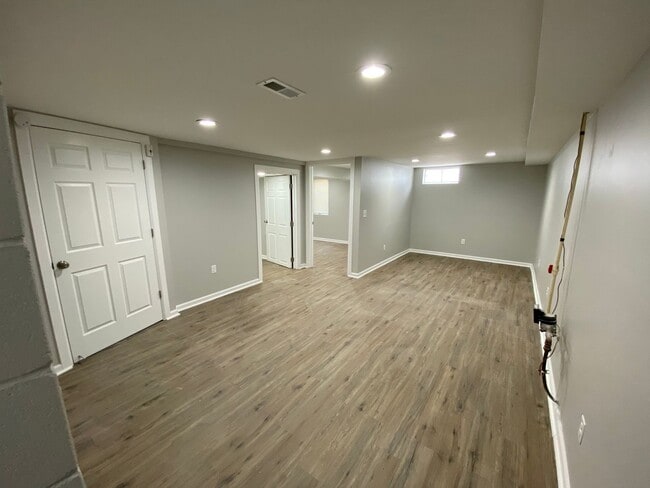 Building Photo - Remodeled 3 bed 2 bath