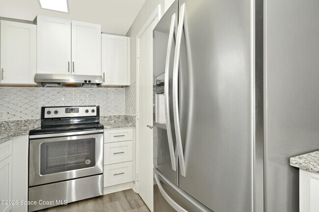 Building Photo - 240 Spring Dr