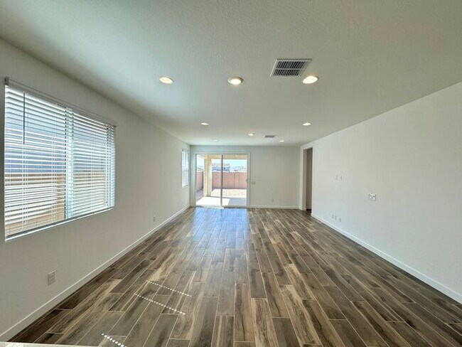 Building Photo - MOVE IN READY! New 5-Bedroom Home in Goody...