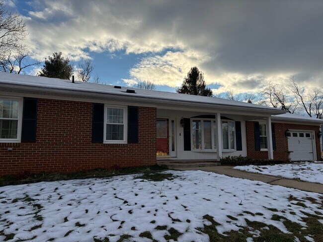 Building Photo - 136 Grimes St