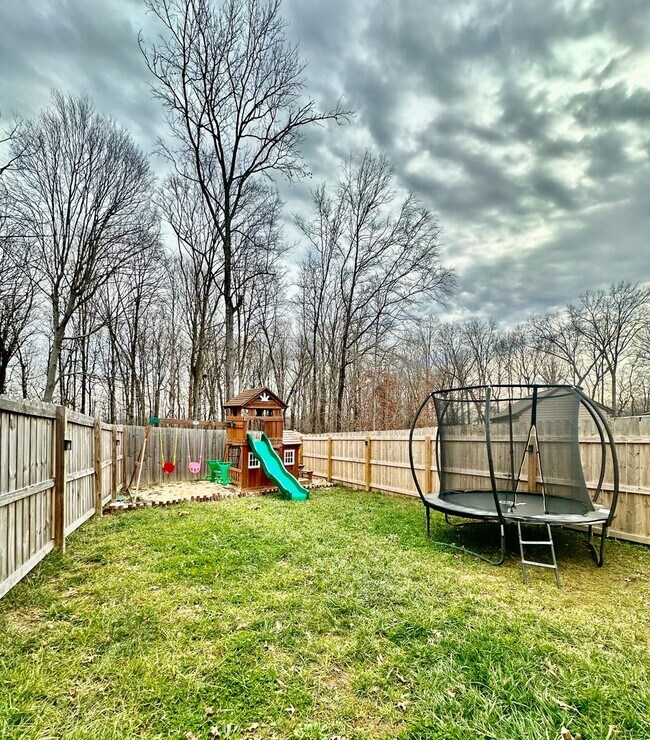 Building Photo - Pet Friendly Three Bedroom with Bonus!
