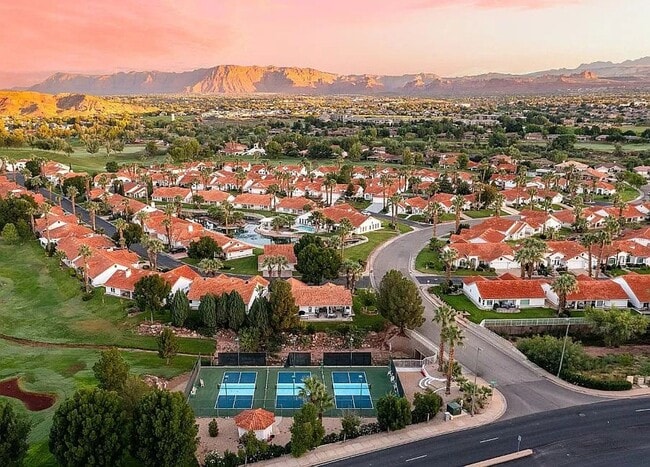 Building Photo - Charming Home Next To Sunbrook Golf Club!