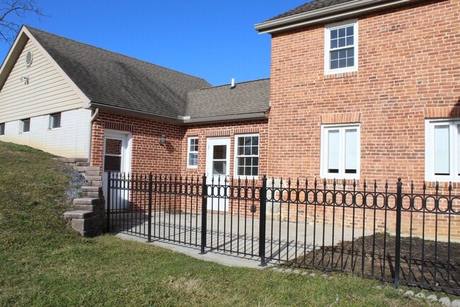 Building Photo - 10228 Clay Lick Rd