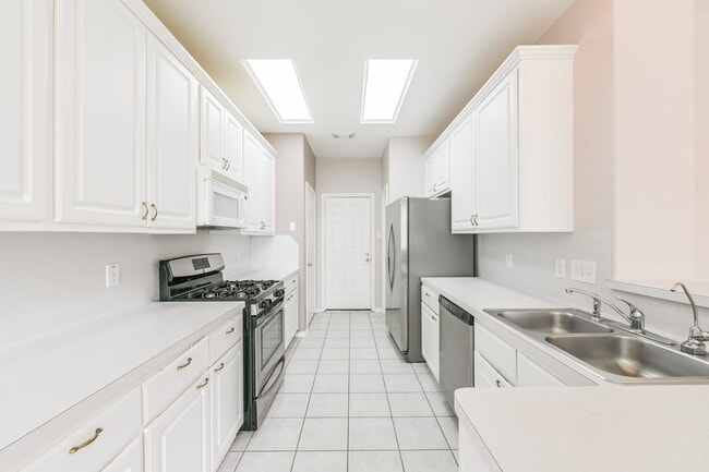 Building Photo - 6326 Veranda Green Trail