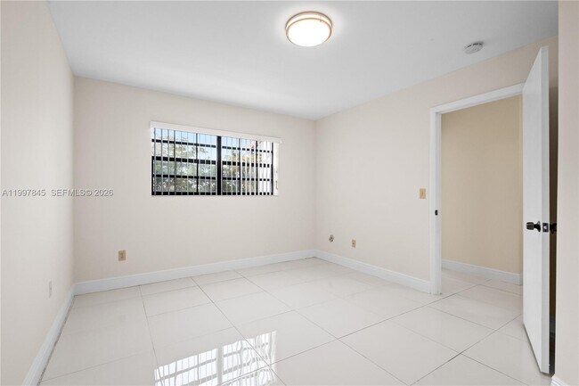 Building Photo - 6211 SW 138th Ct