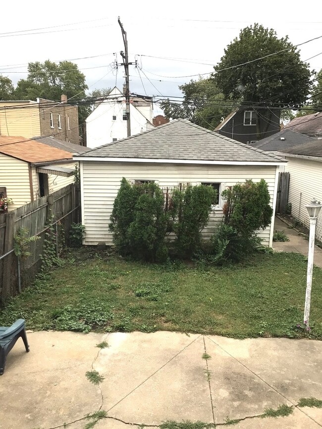 Building Photo - 3411 N Lowell Ave