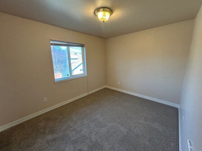 Building Photo - Brand New 2 Bd 1 Ba, 2 Gar Garage in the h...