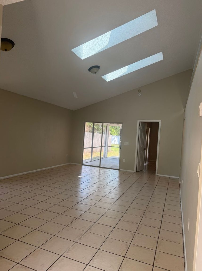 Building Photo - 160 Edgewater Cir