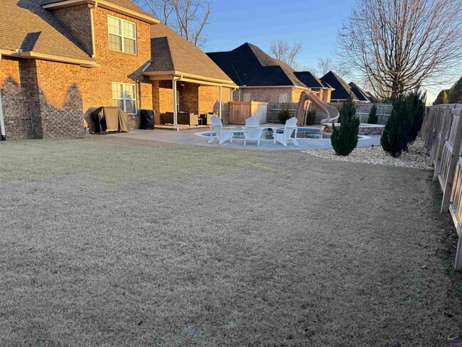 Building Photo - 305 Taylor Elaine Dr