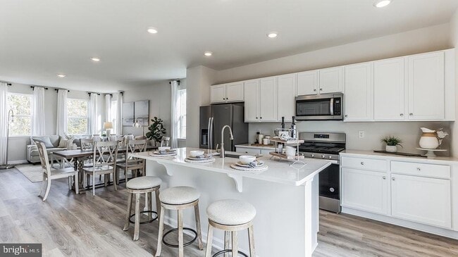 Building Photo - 212 Macoun Way
