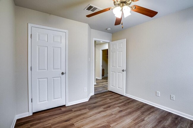 Building Photo - 4332 Hidden Park Dr